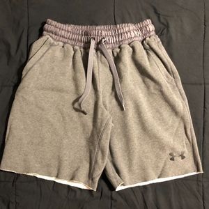 Mens gray Under Armour sweat shorts size Large